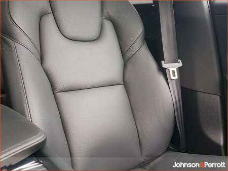 2025 Volvo XC60 T6 350bhp AWD PHEV Plus Dark (Panoramic Sunroof / 360 Camera / Heated Seats) €67,900 thumbnail