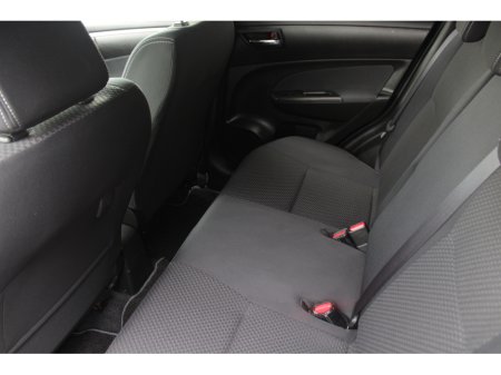 2015 Suzuki Swift - thumbnail 19