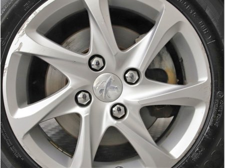 2015 Peugeot 208 - thumbnail 28