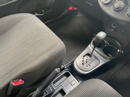 2018 Toyota Yaris - thumbnail 23