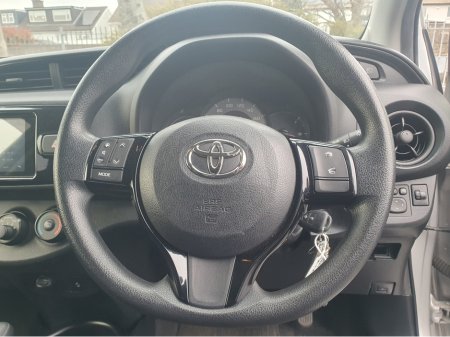 2018 Toyota Yaris - thumbnail 12