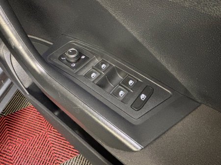 2019 Volkswagen T-Roc 1.6 TDI 115bhp Design €19,950 thumbnail