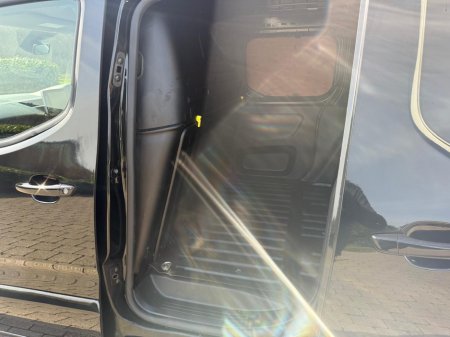 2019 Peugeot Partner - thumbnail 17