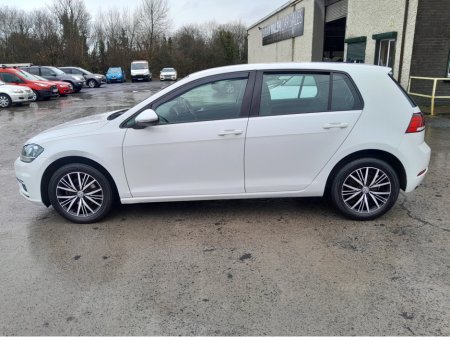 2017 Volkswagen Golf - view 4