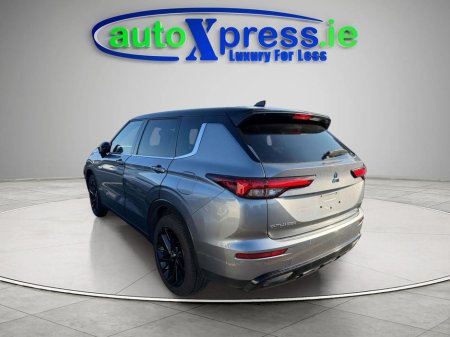 2023 Mitsubishi Outlander PHEV 4WD BLACK EDITION, Low mileage, reversing camera thumbnail