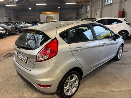 2016 Ford Fiesta - thumbnail 6