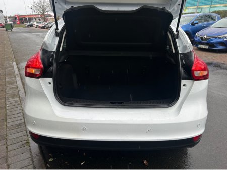 2017 Ford Focus - thumbnail 14