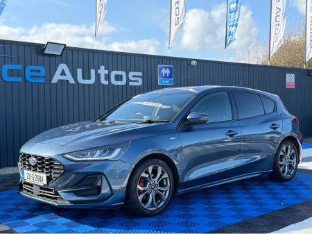 2023 Ford Focus - view 3
