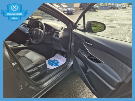 2023 Toyota C-HR HYBRID SOL 4DR AUTO €22,499 thumbnail