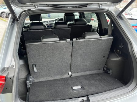 2023 Volkswagen Tiguan Allspace R-LINE 7 SEATER AUTOMATIC 2.0 TDI DIESEL //SAT NAV//ADAPTIVE CRUISE CONTROL//REVERSE CAMERA//HEATED SEATS AND STEERING WHEEL// €42,950 thumbnail