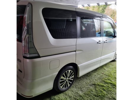 2014 Nissan Serena - thumbnail 7