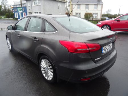 2016 Ford Focus - thumbnail 6