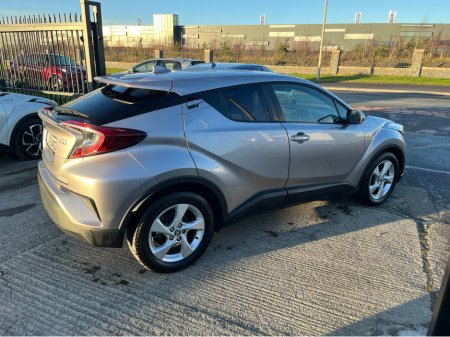 2018 Toyota C-HR 1.8 HYBRID AUTO VERY LOW KMS €19,450 thumbnail