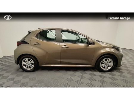 2024 Toyota Yaris YARIS 1.5 HYBRID LUNA €24,995 thumbnail