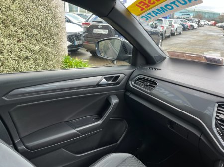 2020 Volkswagen T-Roc R-LINE AUTOMATIC 2.0 DIESEL //HALF LEATHER SEATS//KEYLESS ENRTY//ADAPTIVE CRUISE CONTROL//REVESE CAMERA// €25,950 thumbnail