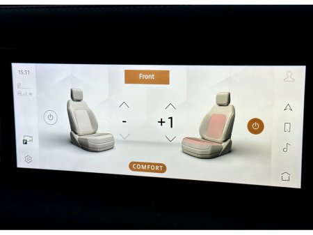 2022 Land Rover Defender ++LOW KM++ 3 SEATS / PLUS VAT €53,000 thumbnail