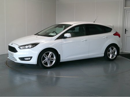 2017 Ford Focus - thumbnail 3