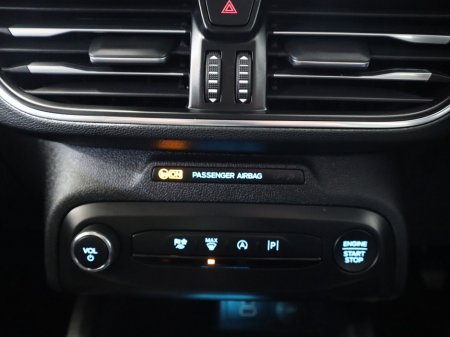 2024 Ford Focus *127* TITANIUM 5DR 1.0T 125 MHE €26,800 thumbnail