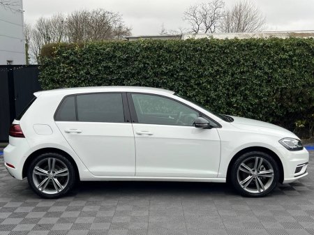 2020 Volkswagen Golf HIGHLINE 2.0 TDI // LEATHER HEATED SEATS // DIGITAL CLUSTER // LANE ASSIST €23,900 thumbnail