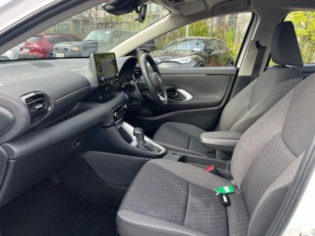 2023 Toyota Yaris - thumbnail 6