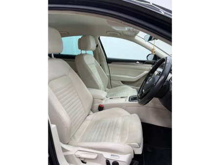 2019 Volkswagen Passat - thumbnail 8