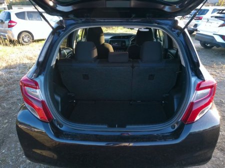 2016 Toyota Yaris - thumbnail 12