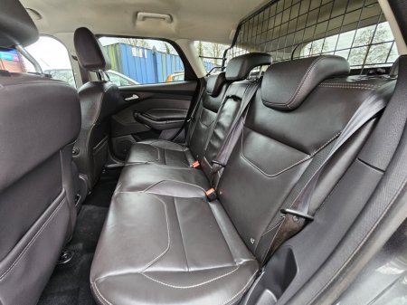 2017 Ford Focus - thumbnail 25