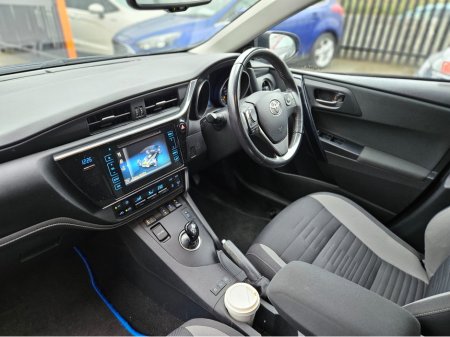 2015 Toyota Auris 1.8 HYBRID SOL 4DR AUTO €10,950 thumbnail