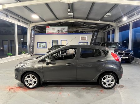 2016 Ford Fiesta MCA ZETEC 1.5 75PS M5 4DR 5DR €8,950 thumbnail
