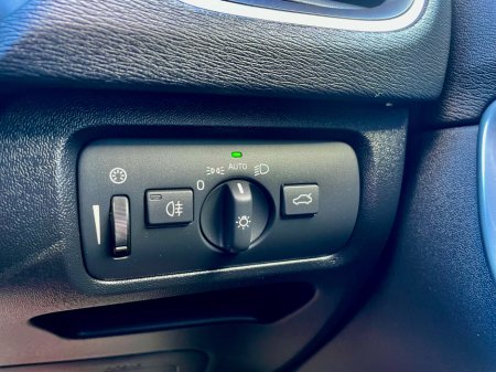 2019 Volvo V40 - thumbnail 32