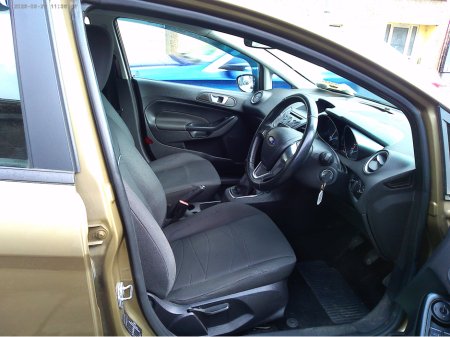 2015 Ford Fiesta - thumbnail 3