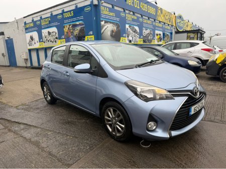 2016 Toyota Yaris - thumbnail 2