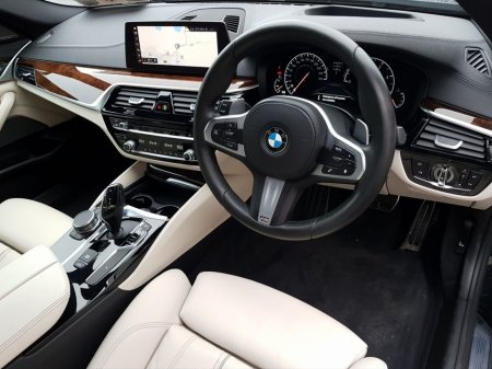 2019 BMW 5 Series - thumbnail 6