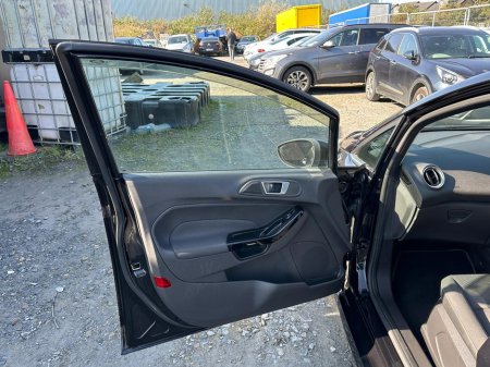 2016 Ford Fiesta - thumbnail 12