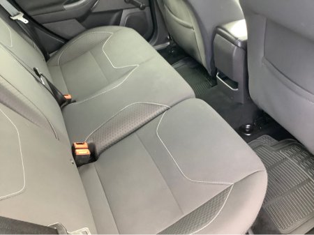 2016 Ford Focus - thumbnail 16