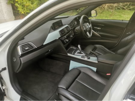 2017 BMW 3 Series - thumbnail 8