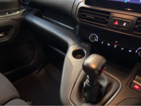 2024 Citroen Berlingo LX BLUEHDI 100 LWB Only 17000 kms THIS PRICE IS VAT INCLUSIVE Finance Available own this van from €90 per week €20,999 thumbnail