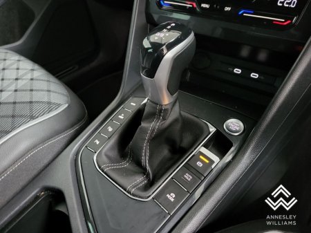 2023 Volkswagen Tiguan Tiguan R-Line Tsi Phev €38,950 thumbnail