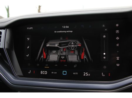 2025 Volkswagen Touareg - thumbnail 30