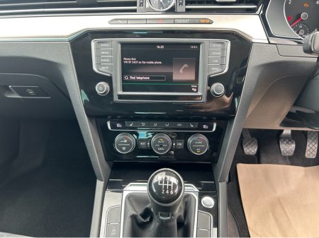 2015 Volkswagen Passat - thumbnail 10