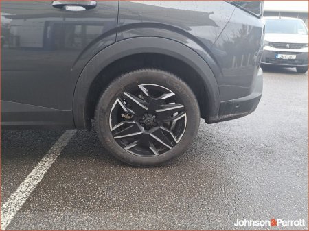 2025 Peugeot 5008 1.2 MHEV 145bhp E-DCS6 Allure €52,900 thumbnail