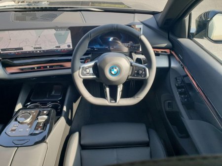 2026 BMW 5 Series - thumbnail 5