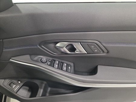 2025 BMW 3 Series - thumbnail 23