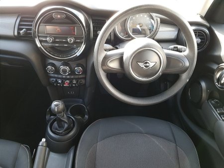 2017 MINI Hatch D €12,995 thumbnail