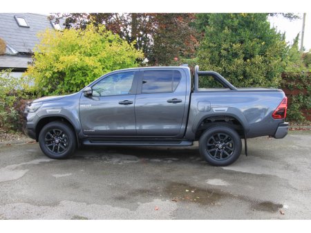 2025 Toyota Hilux Invincible X * Roll cover and bars inc €66,358 thumbnail