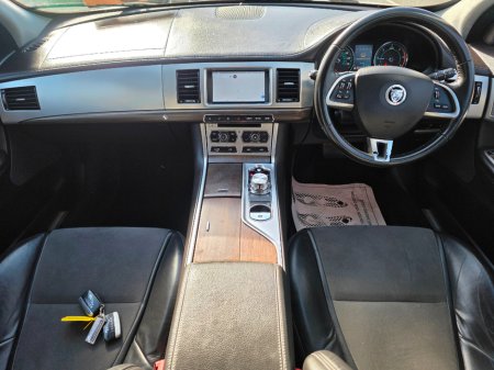 2014 Jaguar XF - thumbnail 12