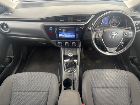 2018 Toyota Corolla - thumbnail 16