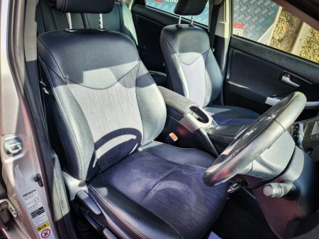 2015 Toyota Prius - thumbnail 25