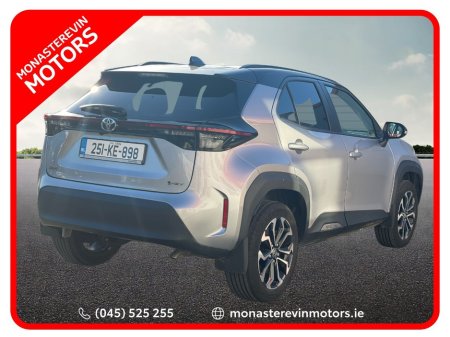 2025 Toyota Yaris Cross - thumbnail 2