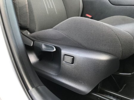 2025 Toyota C-HR - thumbnail 19